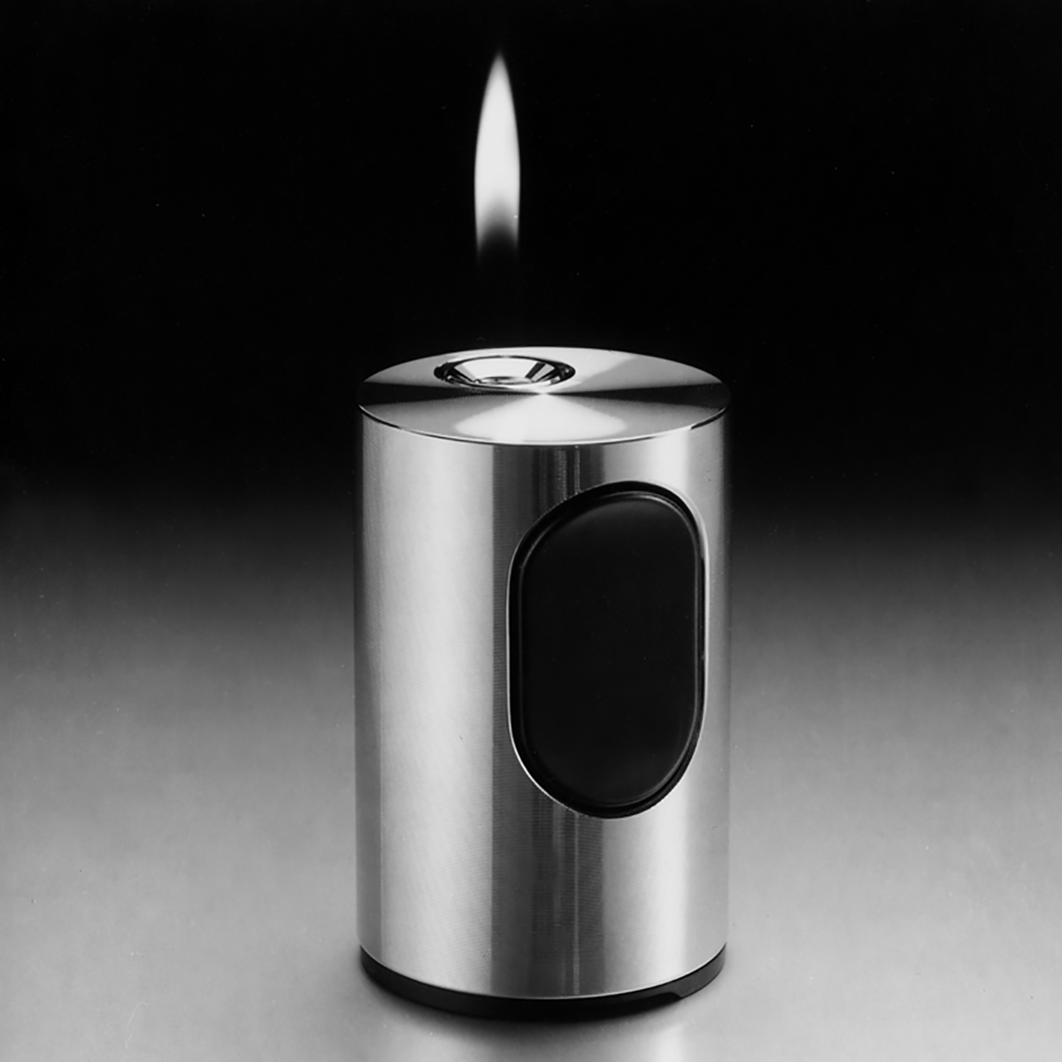Braun T 2 / TFG 2 cylindric Tischfeuerzeug, alufarben, glatt, 1968, designed by Dieter Rams